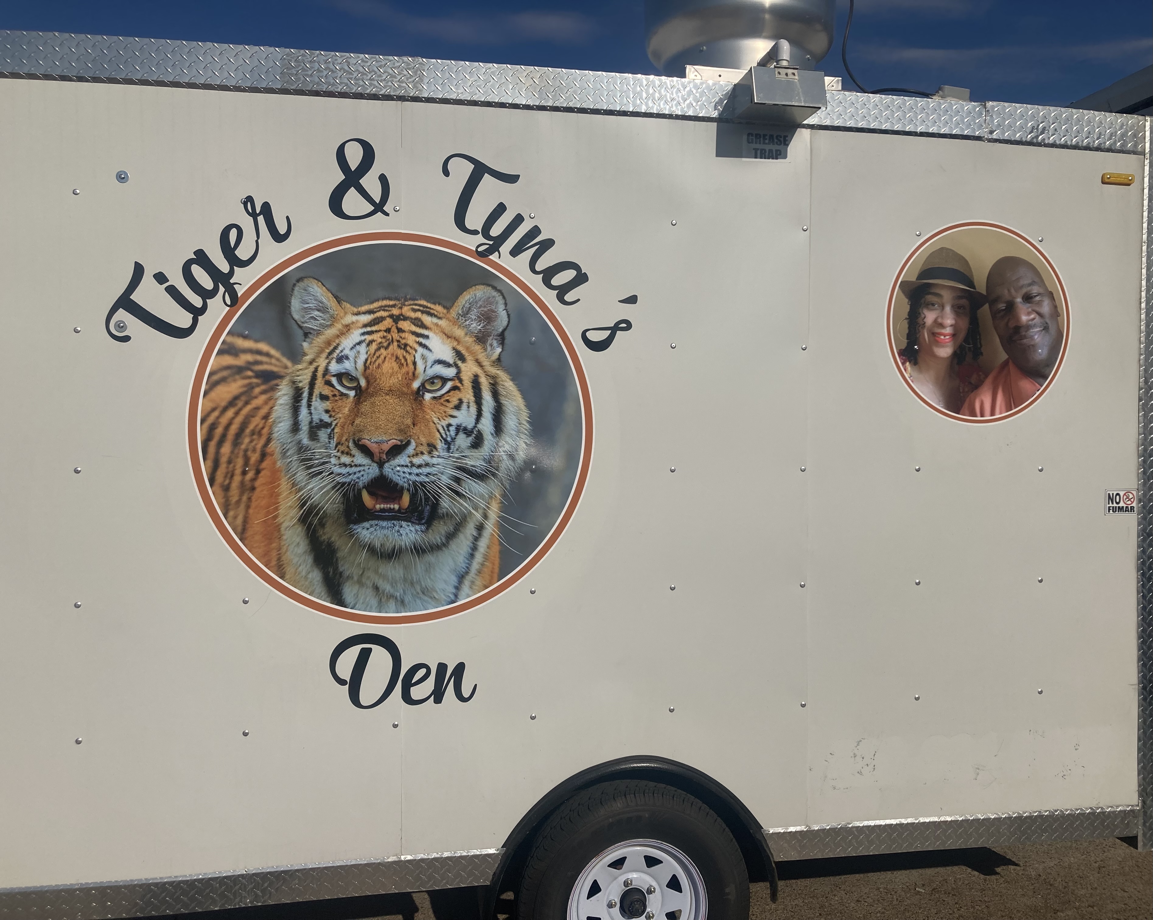 Book Tiger & Tyna’s Den City Flavor